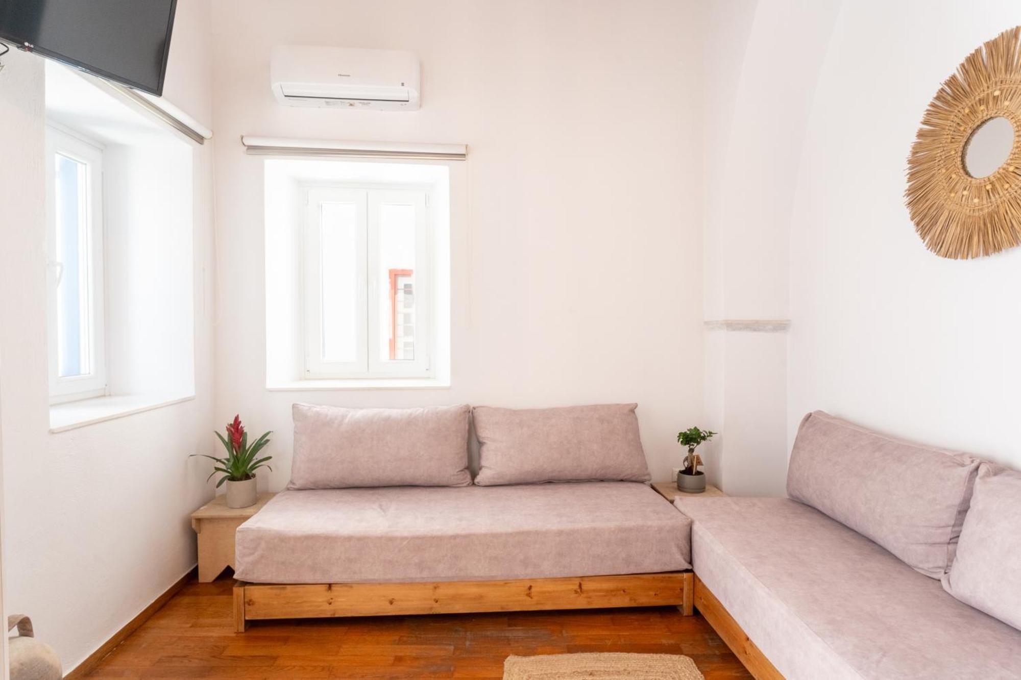 Eleanna's 2* Mykonos Town